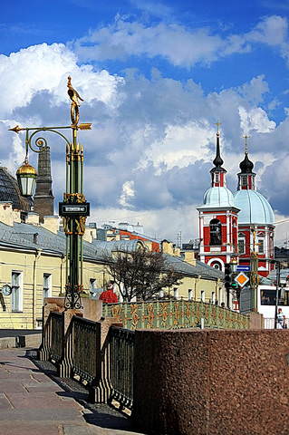 Вид на Пантелеймоновский мост и Пантелеймоновскую церковь