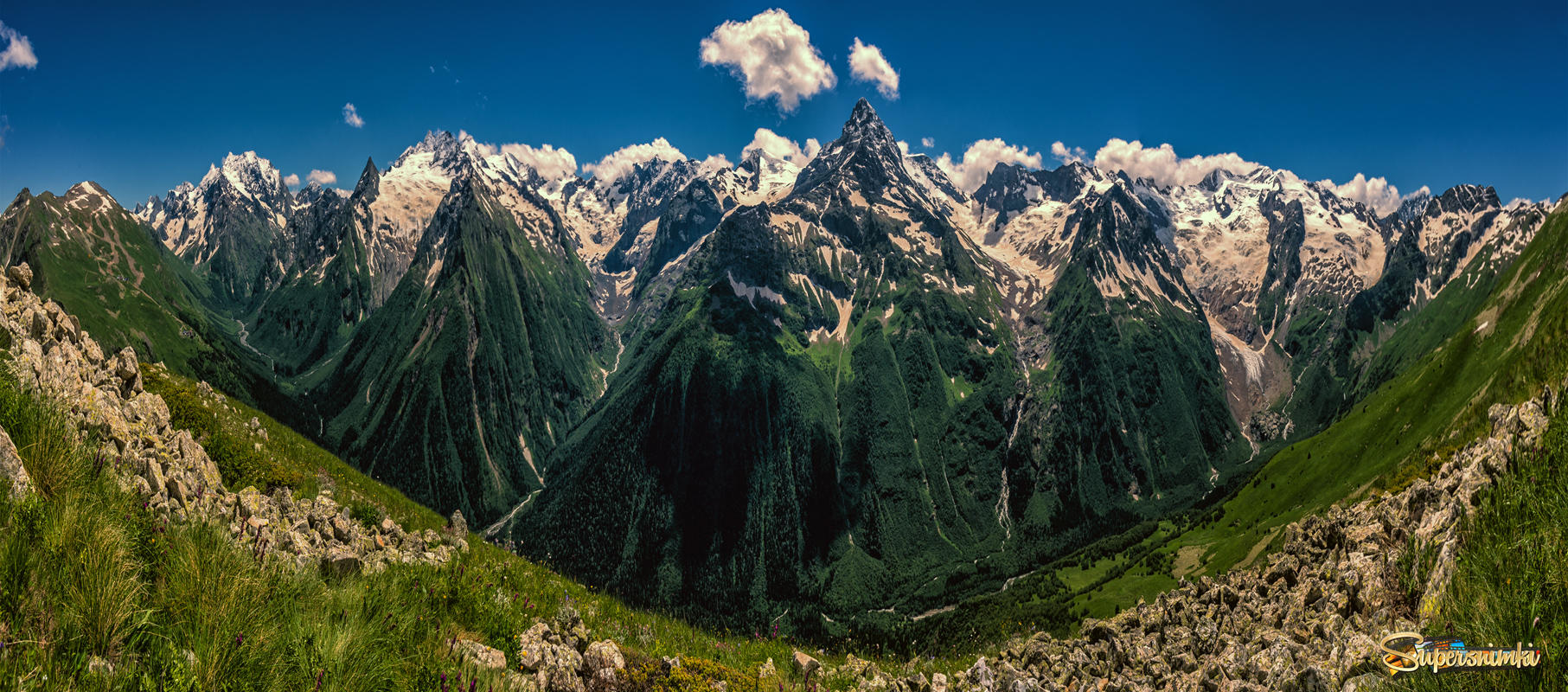 Утренняя панорама гор Кавказа