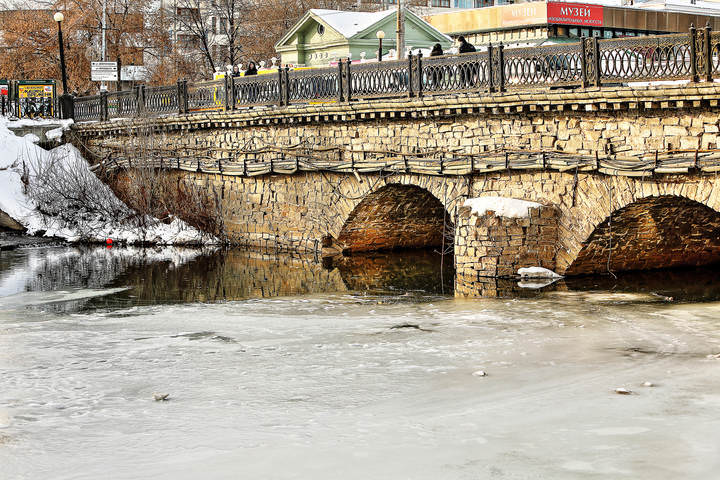 Мост через Исеть в Екатеринбурге