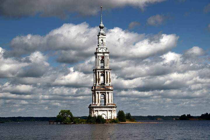 Колокольня Николаевского собора в Калязине