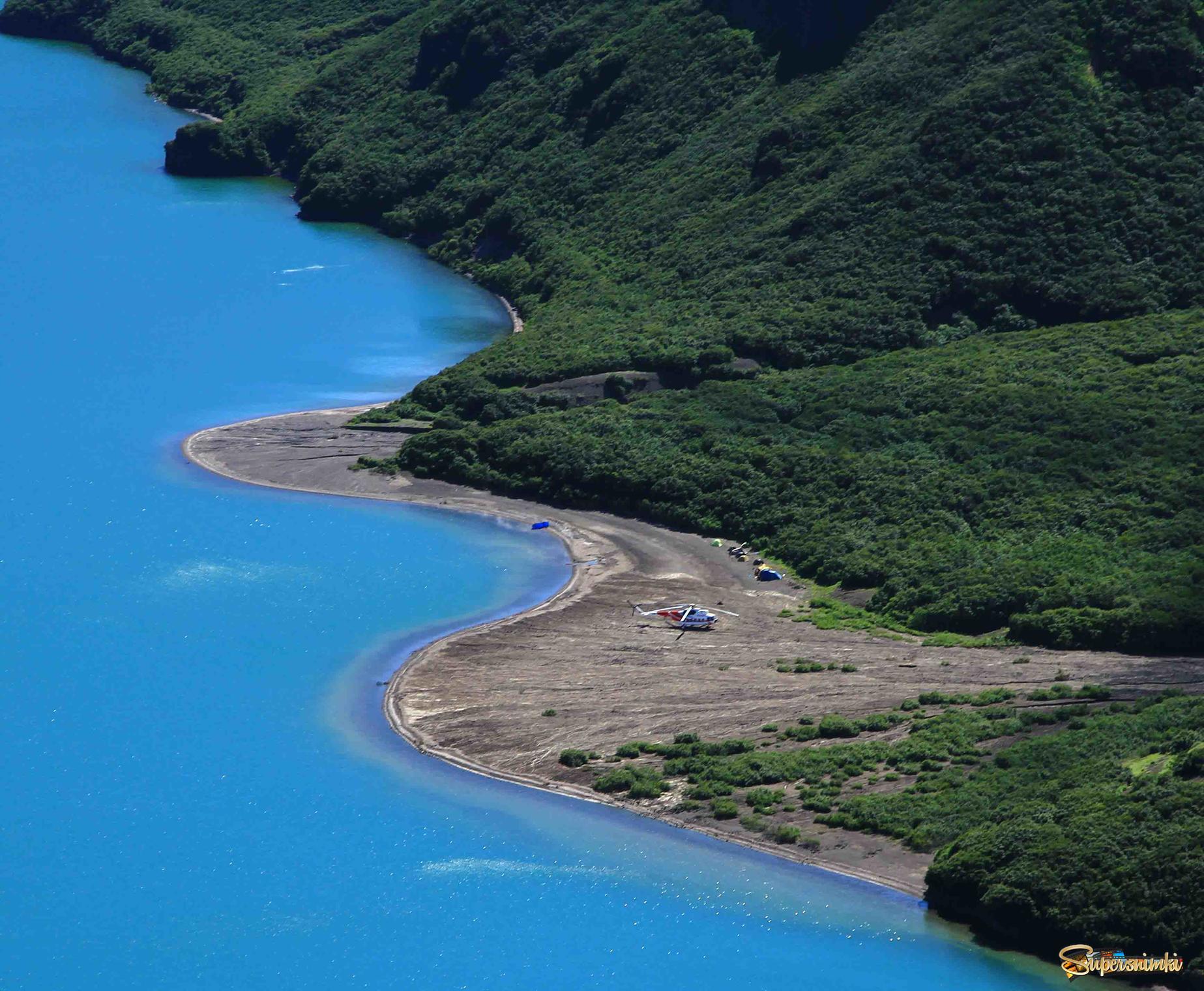 Озеро Нижнее в кратере вулкана Ксудач.