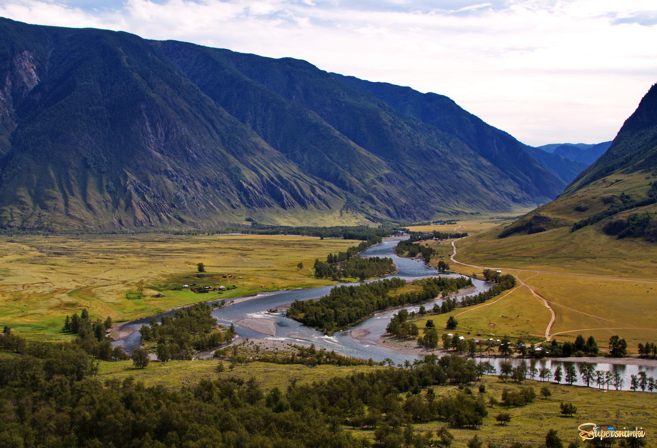 Долина реки. Долина Чулышман горный Алтай. Долина реки Чулышман. Река Чулышман Алтай. Каньон Чулышман горный Алтай.