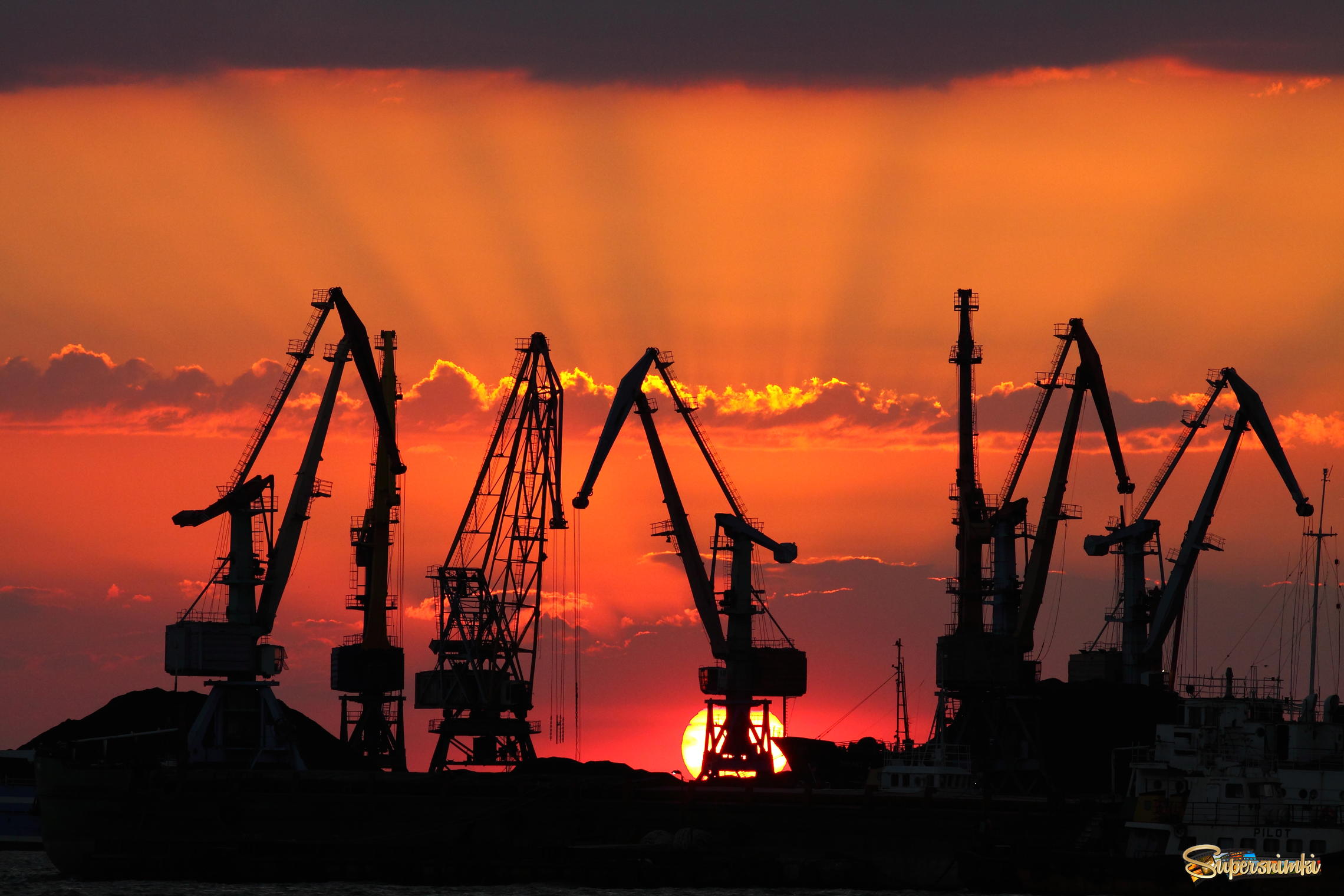 Закат над Бердянским портом