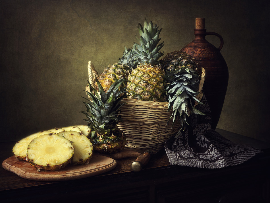 Натюрморт с ананасами