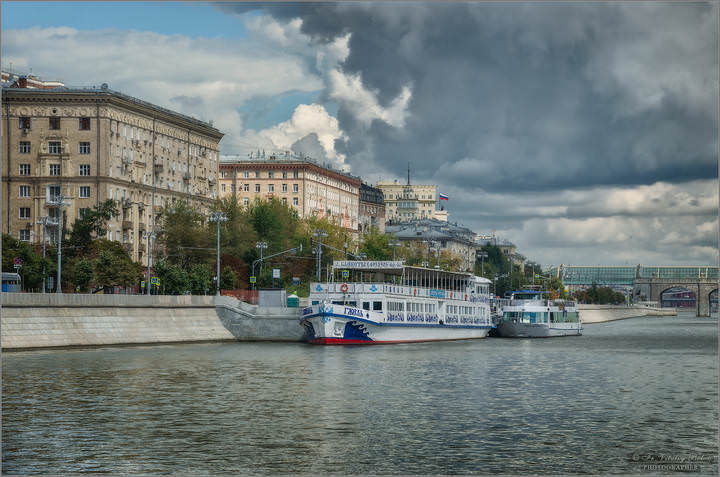 У причала