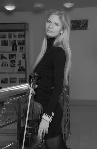 скрипачка Елена