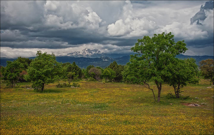Пейзажное фото, по дороге из Бейшехира в Кубад Абад, район озера Бейшехир.