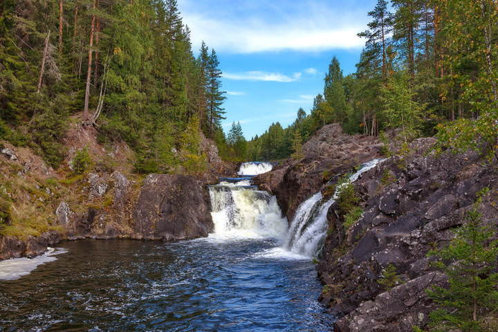 "Водопад Кивач".