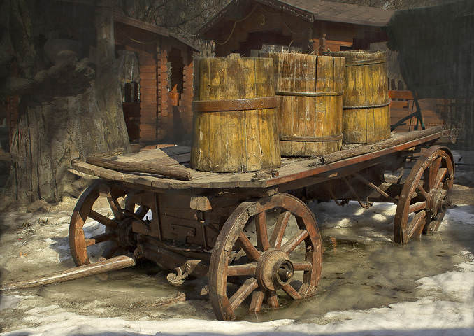 Старая повозка.