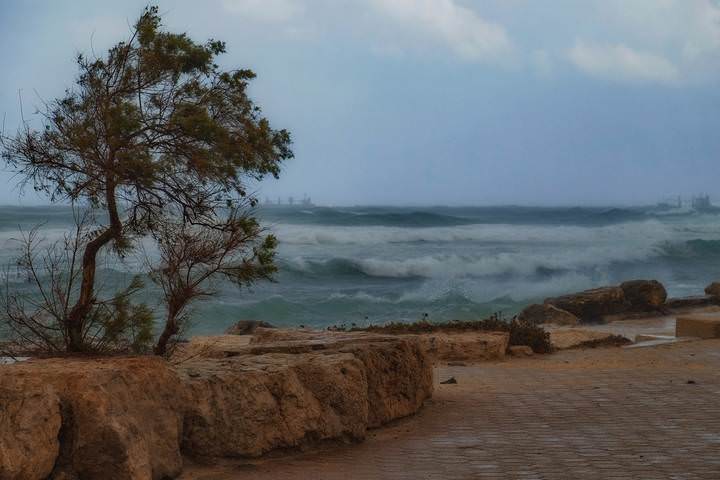 Не спокойно нынче море