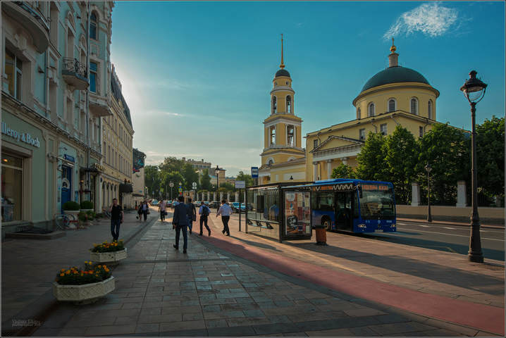 Майским вечером у Никитских...