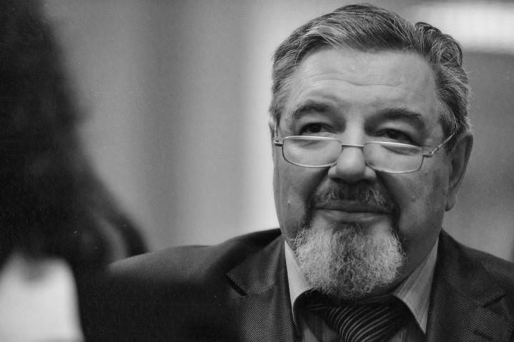 Ох, уж эта интеллигенция, всегда с улыбочкой... (2014)