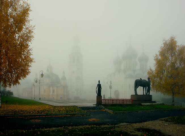 София и другие... (На ковре из жёлтых листьев...)