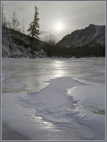 Уснувшая река.