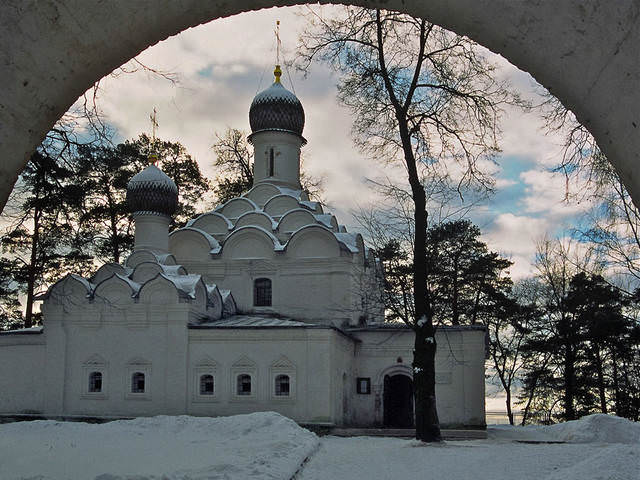 Церковь в Архангельском.