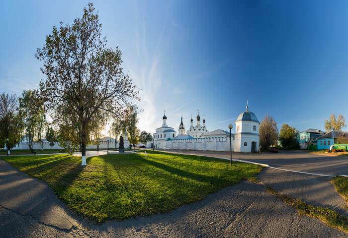Вечер, площадь крестьянина