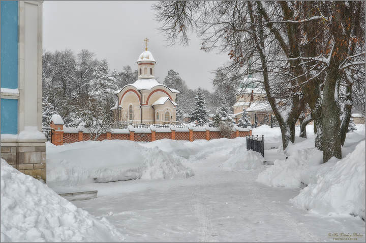 Под снежными заносами