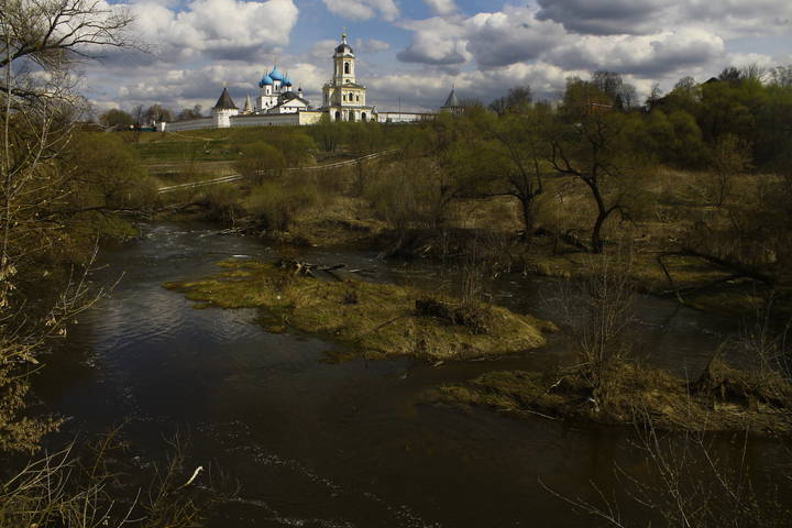 Вид на Высоцкий монастырь в Серпухове
