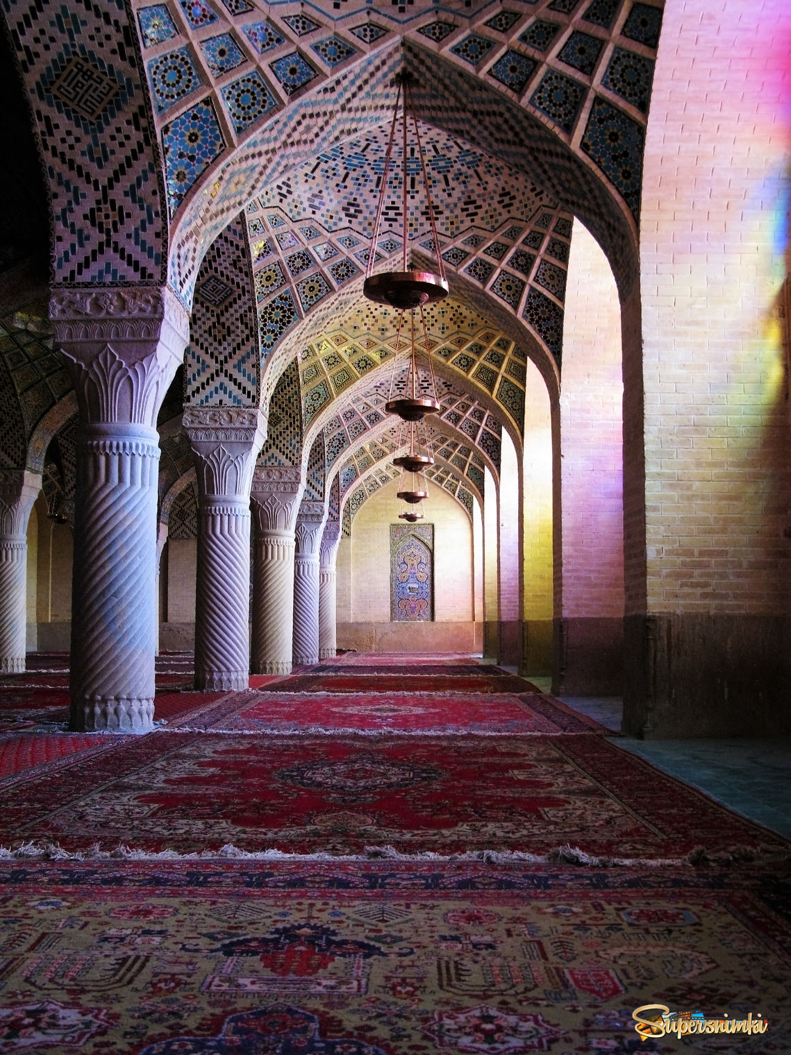 Интерьер мечети Несир оль-Мёльк, Шираз, Иран