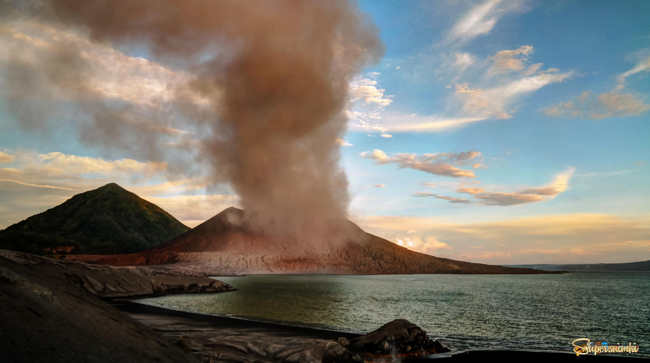 Извершение вулкана Тавурвур, Новая Британия, Папуа - Новая Гвинея