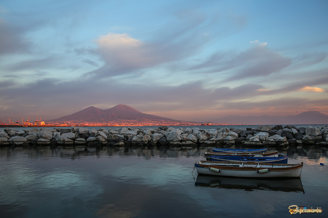 Закат в Неаполе с видом на Везувий
