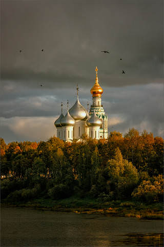 Тучи над городом встали... ©