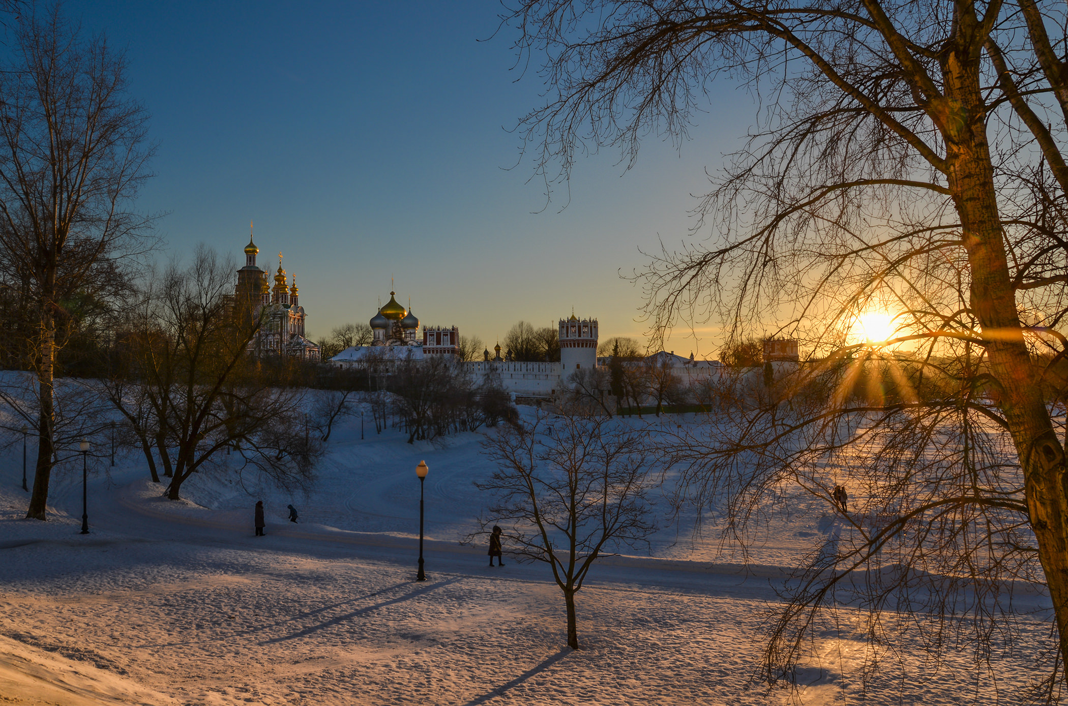 Новодевичий монастырь зима вечер