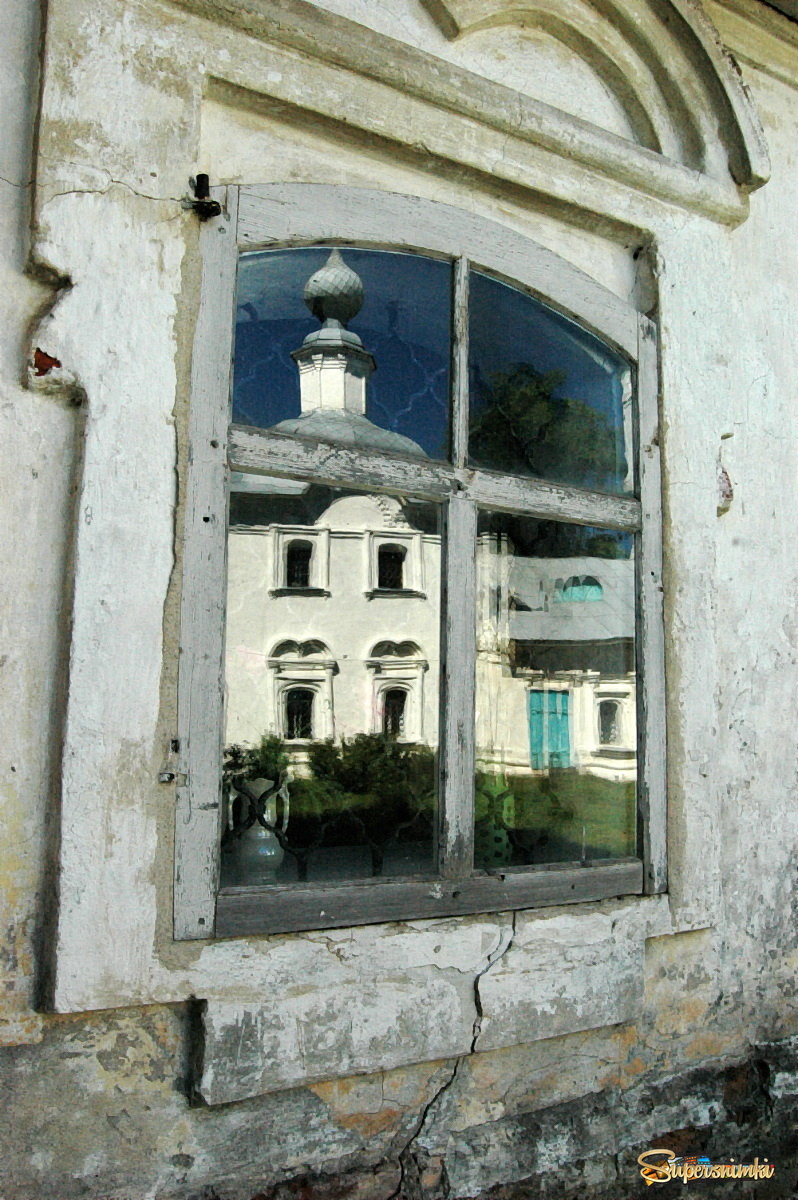 Храм в окне