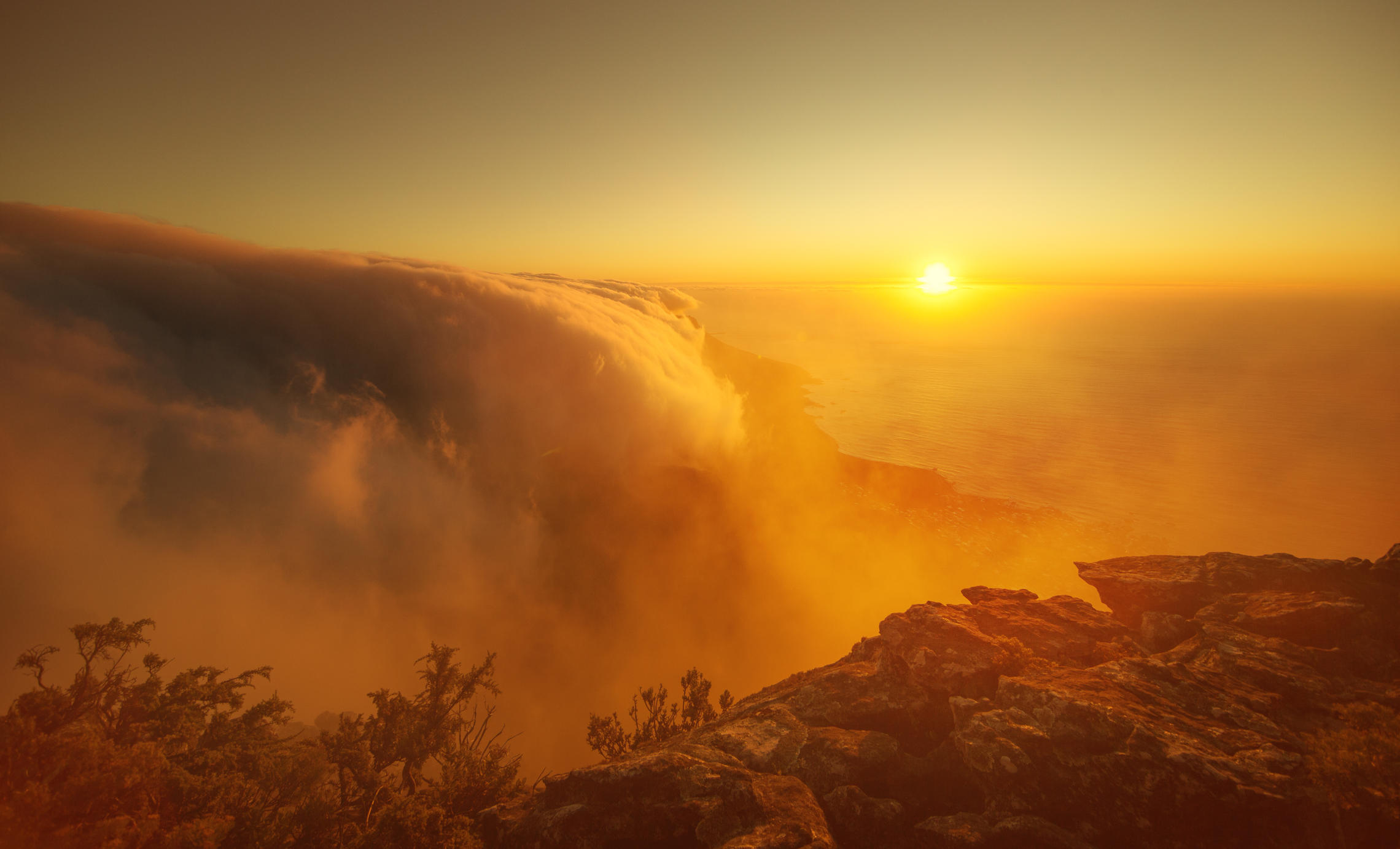 Закат над Кейптауном, вид со Столовой Горы.