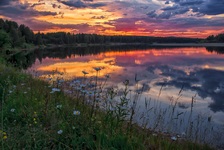 Закат на реке Мезень.