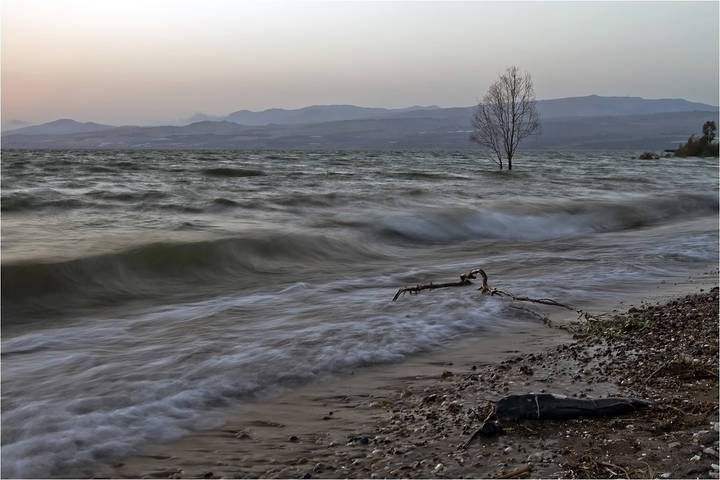 Не спокойно "синее" море....
