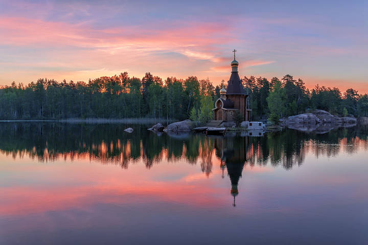 Рассвет на озере...