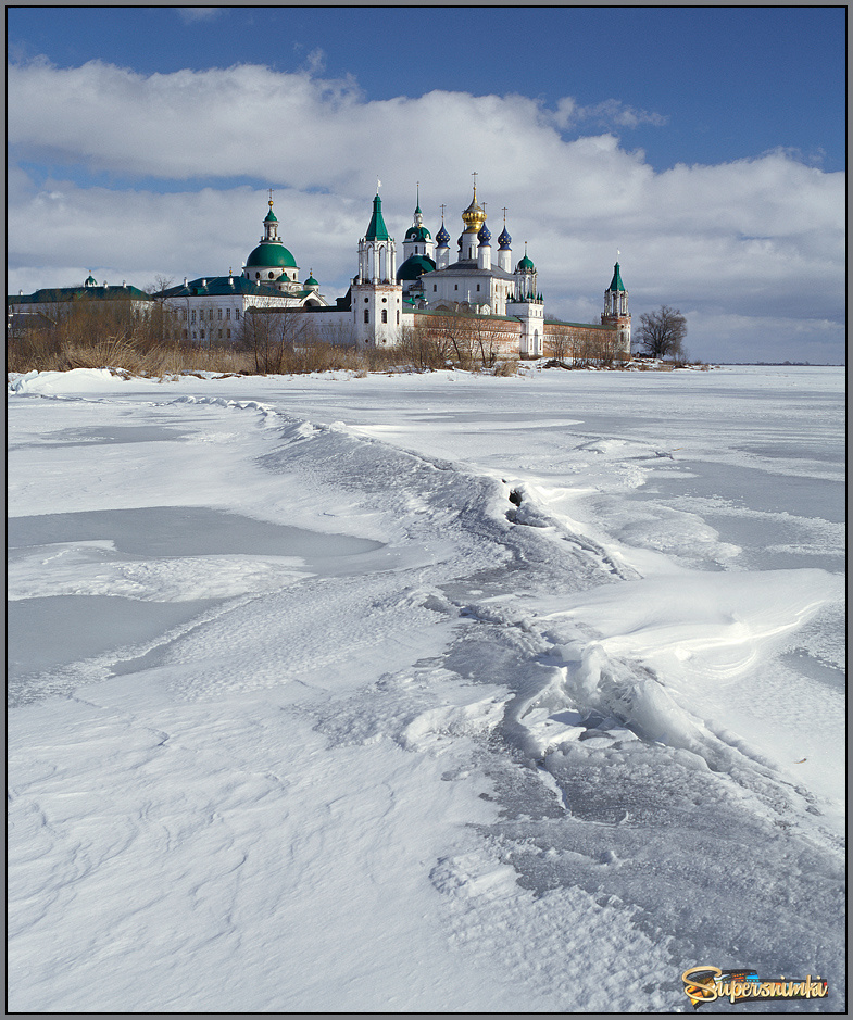 Спасо-Яковлевский монастырь со льда Неро