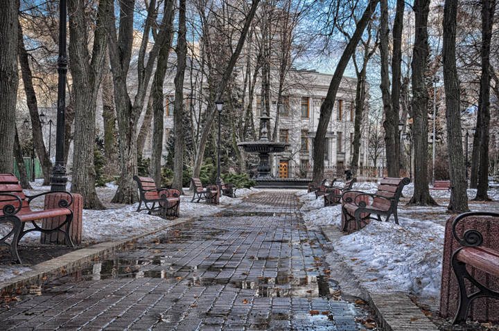 ...а за вікном майже весна...)