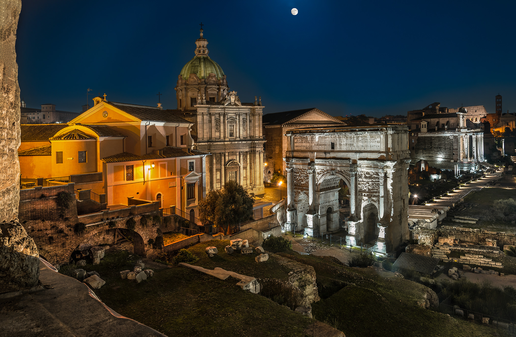 Луна над Римским Форумом