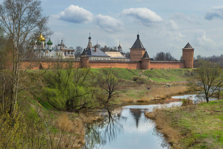 Неверное весеннее небо