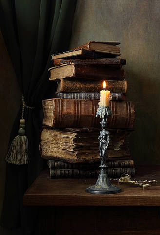 С книгами и свечой