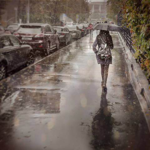 ФС. Я оглянулся посмотреть не оглянулась ли она...