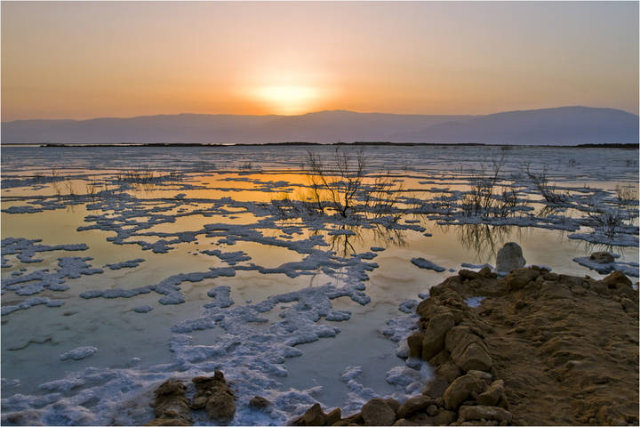 Мертвое море на закате...