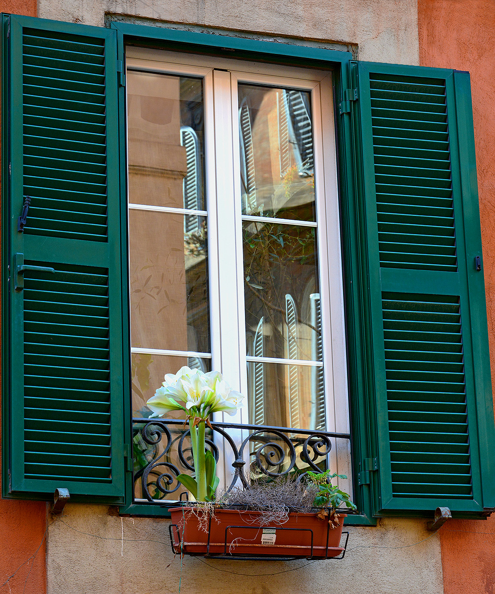 Окно в Рим.