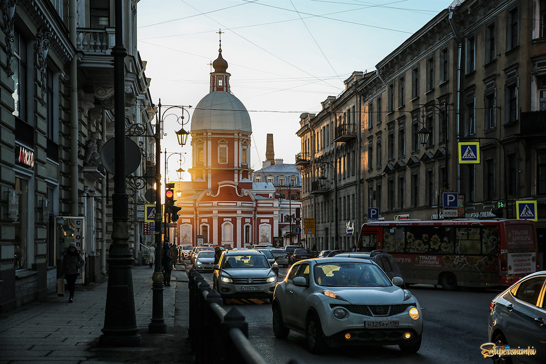 Петербург. С видом на Пантелеймоновскую церковь.
