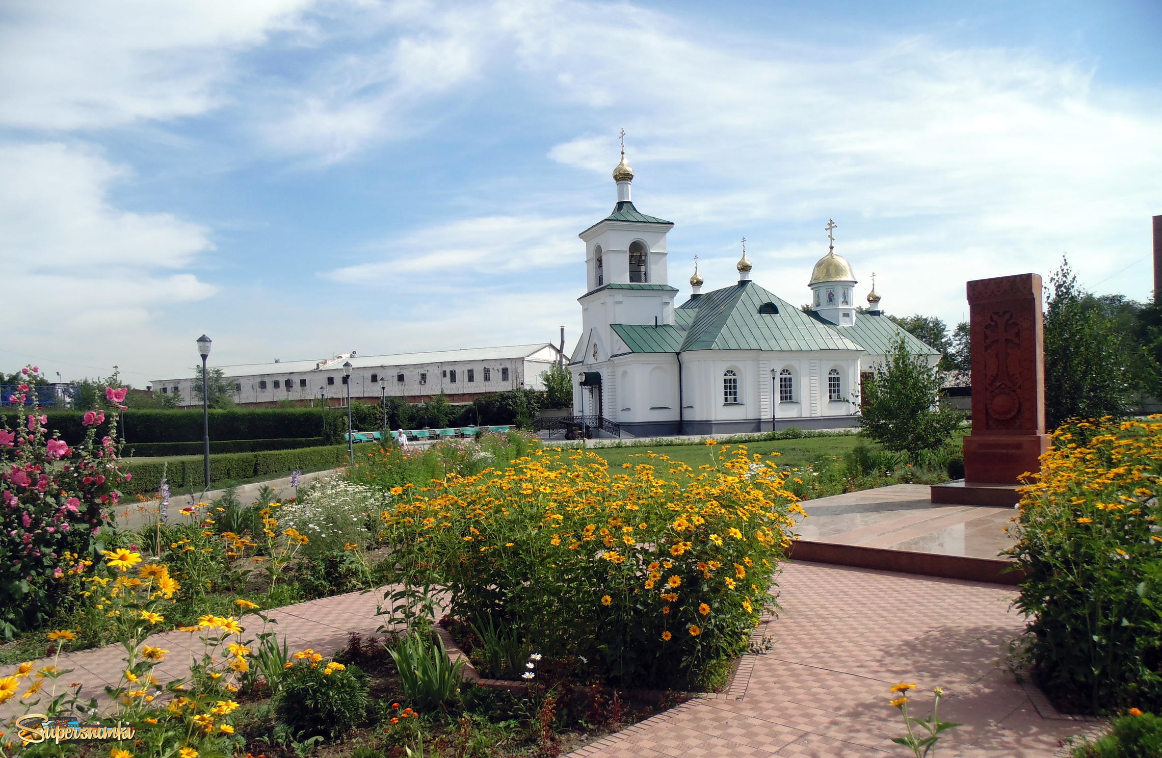 Свято Троицкий монастырь .