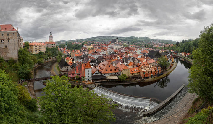 Панорама красных крыш