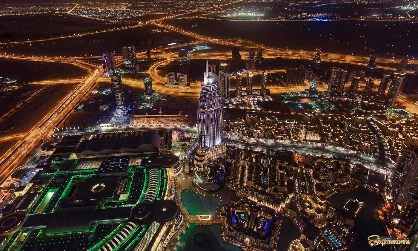 Ночной Дубай...вид с Бурдж-Халифа...небоскрёб высотой 829.8 м , самое высокое сооружение в мире!