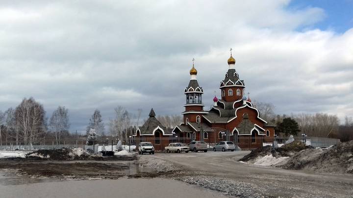 Храм в честь Богоявления Господня .