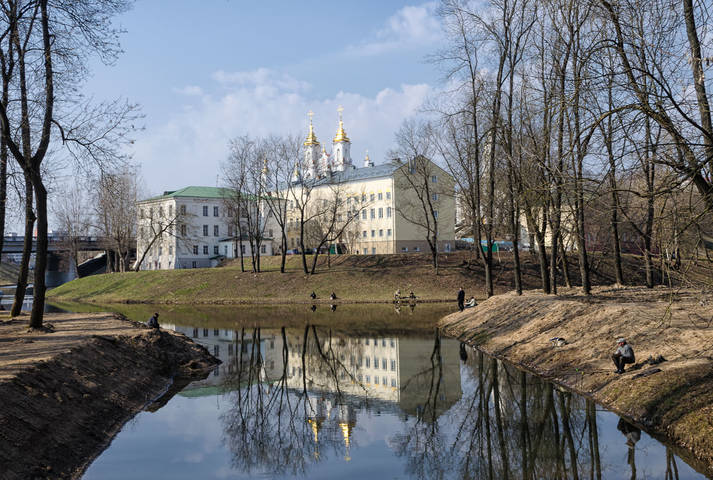 Апрель