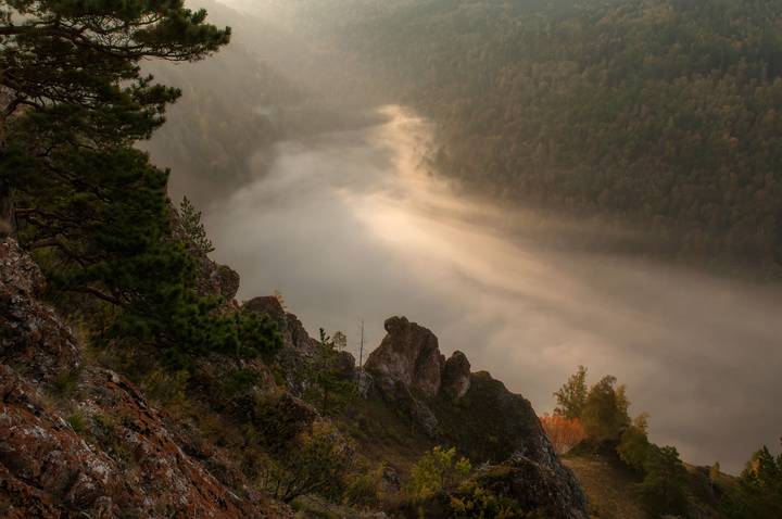 Туманная река.