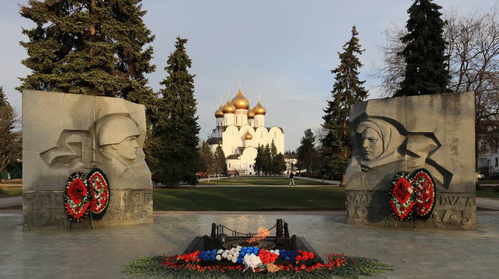 С наступающим праздником 