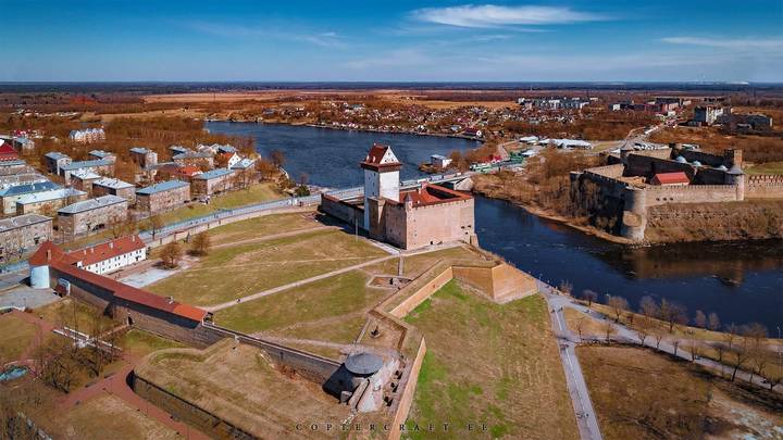 Замок Германа. Весна.