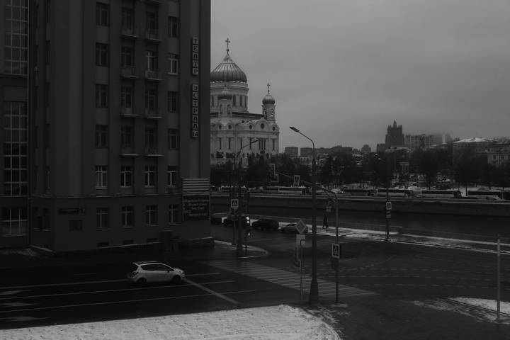 Вид на улицу Серафимовича и Берсеневскую набережную